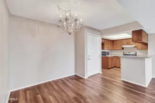 Photo #6: 6197276 Listing