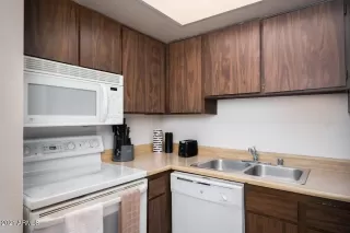 Photo #4: 6198866 Listing