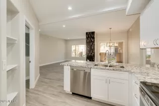 Photo #4: 6199469 Listing