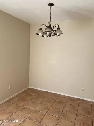 Photo #5: 6199626 Listing