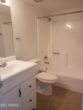 Photo #5: 6200397 Listing