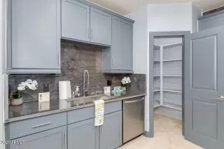 Photo #5: 6201183 Listing 