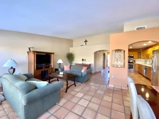 Photo #5: 6204058 Listing