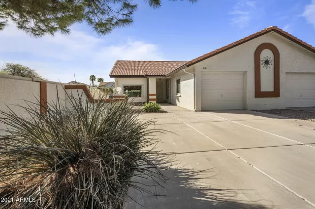 MLS: 6204331 Condo For Sale