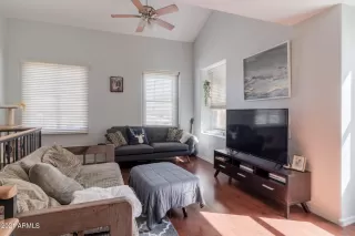 Photo #5: 6204570 Listing