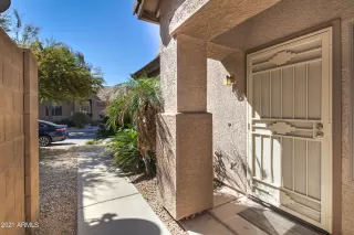 Photo #4: 6205800 Listing