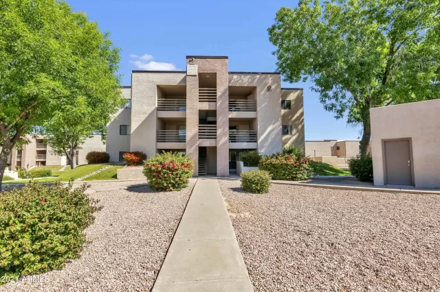 MLS: 6205956 Condo For Sale