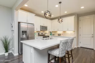 Photo #5: 6205996 Listing 