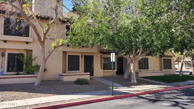 MLS: 6207752 Condo For Sale