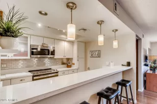 Photo #6: 6208657 Listing