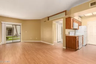 Photo #4: 6208675 Listing