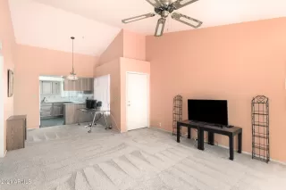 Photo #4: 6208902 Listing