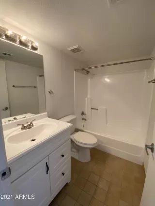 Photo #5: 6209597 Listing