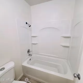 Photo #5: 6210368 Listing