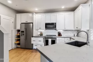 Photo #2: 6212101 Listing