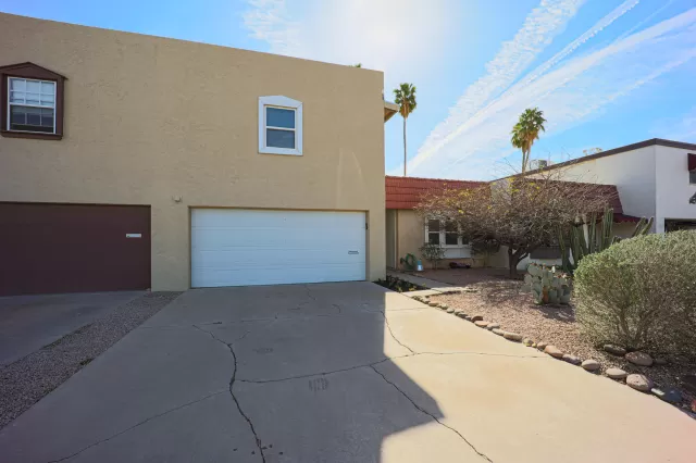 MLS: 6213568 Condo For Sale