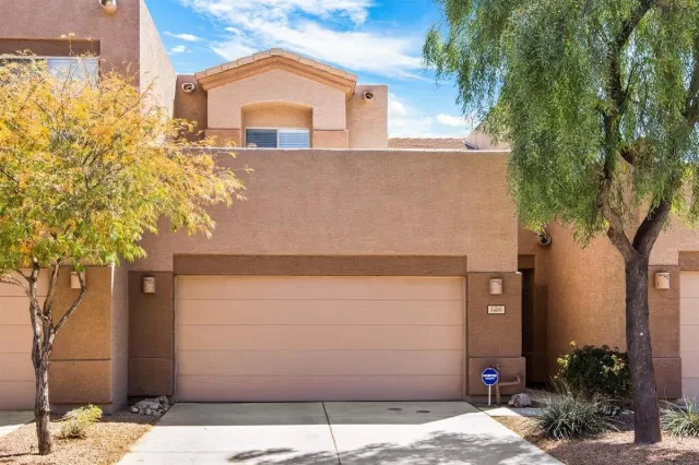 MLS: 6214018 Condo For Sale