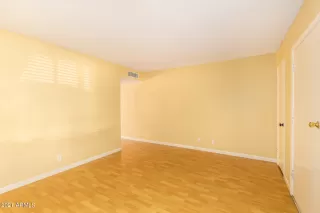 Photo #4: 6219600 Listing