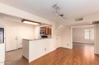 Photo #5: 6219835 Listing