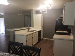 Photo #5: 6219965 Listing