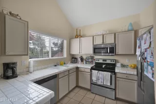 Photo #5: 6220172 Listing