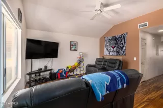 Photo #5: 6220822 Listing