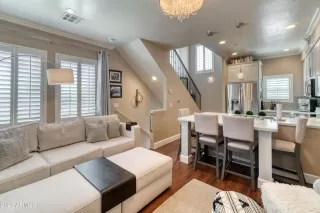 Photo #6: 6220824 Listing