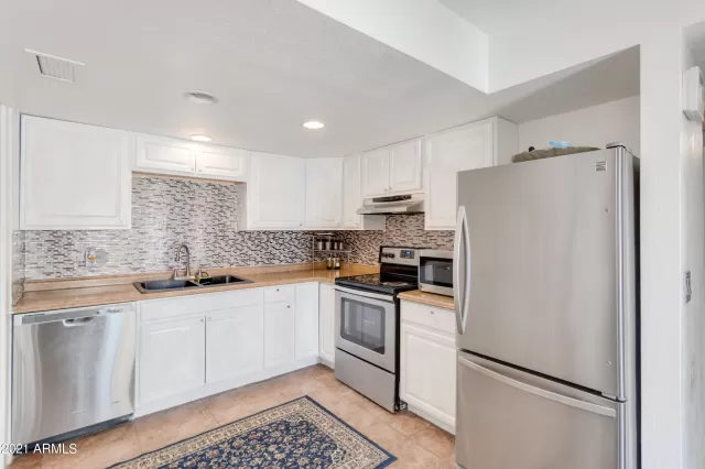 MLS: 6221014 Condo For Sale