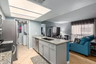 Photo #6: 6221813 Listing