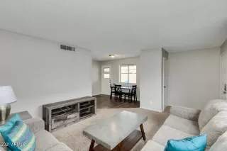 Photo #4: 6221952 Listing