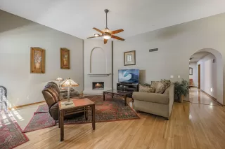 Photo #2: 6223576 Listing