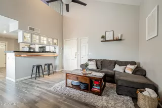 Photo #5: 6224306 Listing