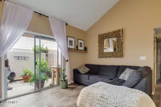 Photo #5: 6224835 Listing