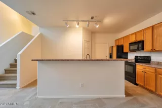 Photo #5: 6228988 Listing