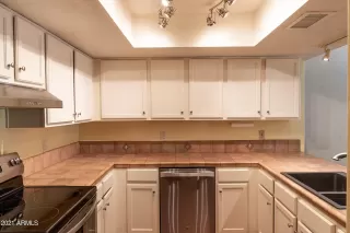 Photo #6: 6229134 Listing