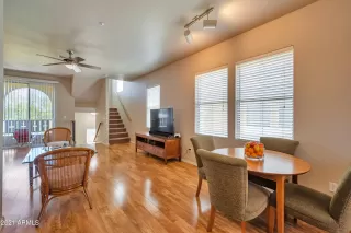 Photo #5: 6230372 Listing