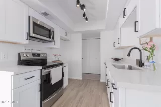 Photo #5: 6232035 Listing