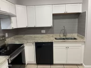 Photo #5: 6234269 Listing