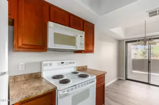 Photo #4: 6234830 Listing