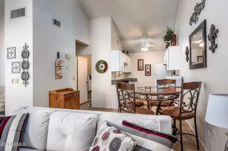 Photo #5: 6235642 Listing