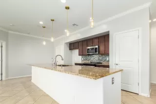 Photo #5: 6236276 Listing