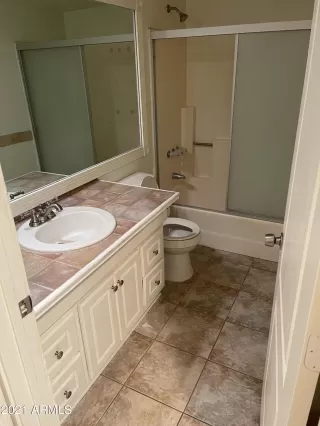 Photo #6: 6236610 Listing