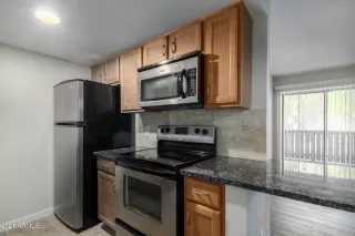 Photo #6: 6237580 Listing