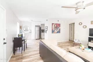 Photo #4: 6239569 Listing