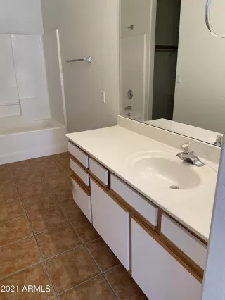 Photo #6: 6239591 Listing