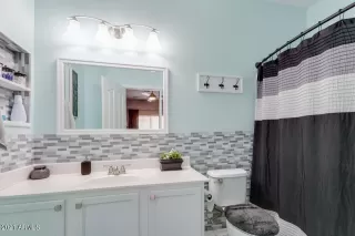 Photo #5: 6239628 Listing