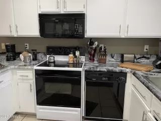 Photo #6: 6239836 Listing 