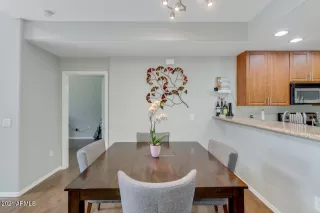 Photo #6: 6240608 Listing