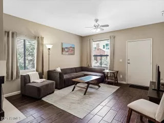 Photo #4: 6241353 Listing