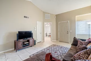 Photo #4: 6241495 Listing